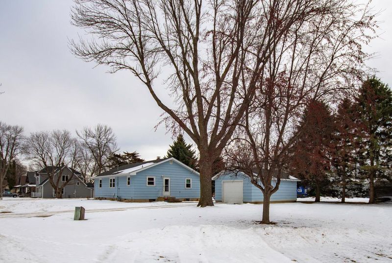 105 3rd St NW, Elysian, MN 56028