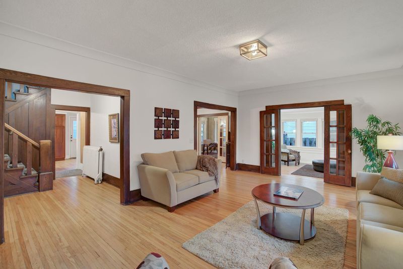 1086 Hague Ave, Saint Paul, MN 55104