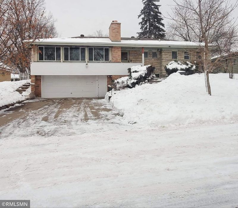 3702 Abbott Ave N, Robbinsdale, MN 55422