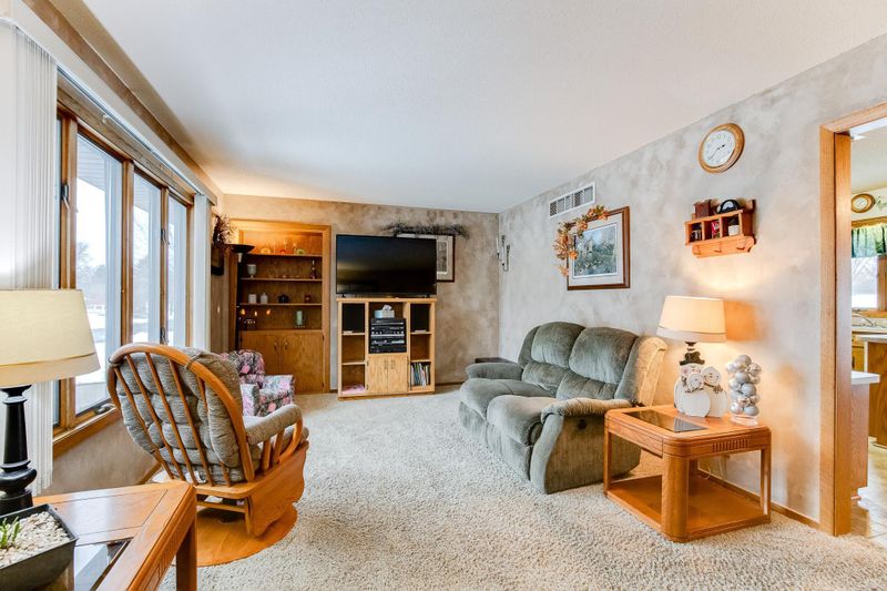 513 E Elmwood St, Arlington, MN 55307
