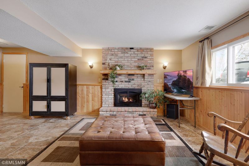 25125 Glen Rd, Excelsior, MN 55331