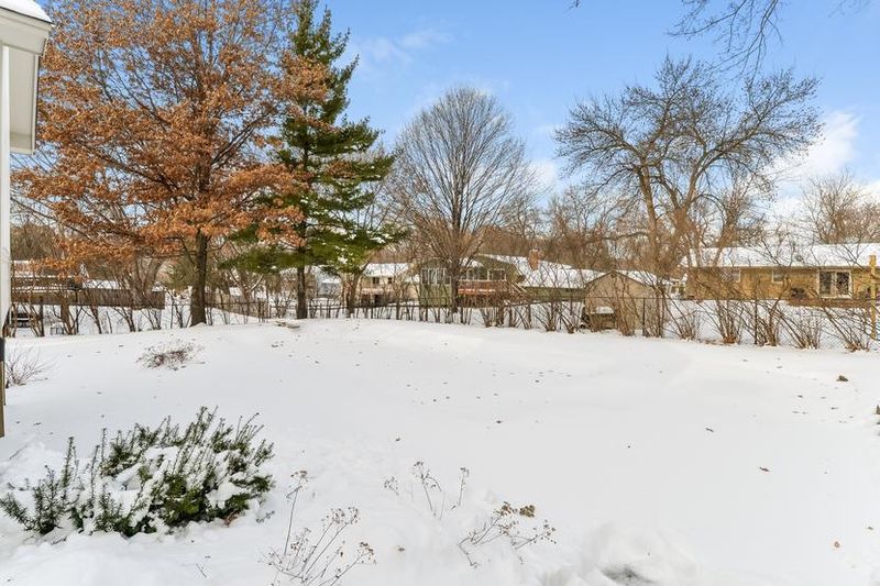 408 W 76th St, Chanhassen, MN 55317