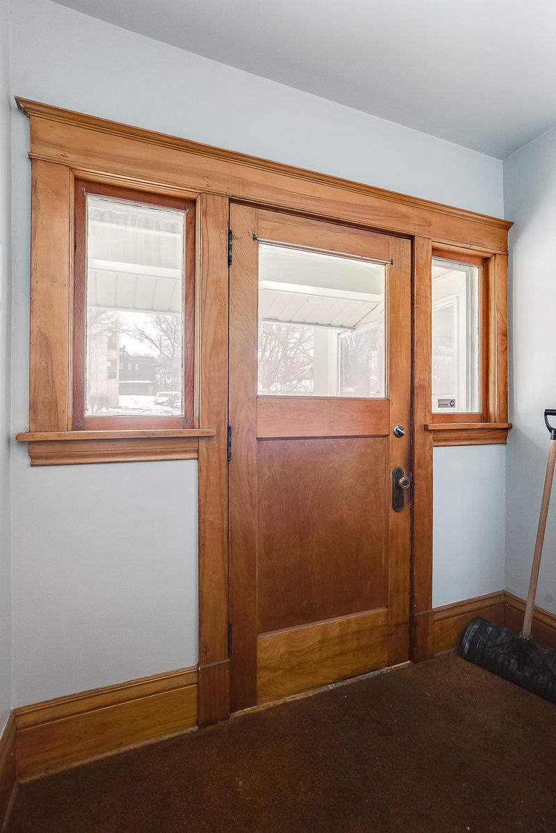 206 Warwick St SE, Minneapolis, MN 55414