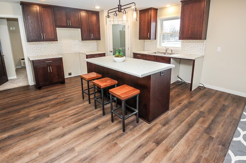 635 Pangburn Ln, Sauk Centre, MN 56378
