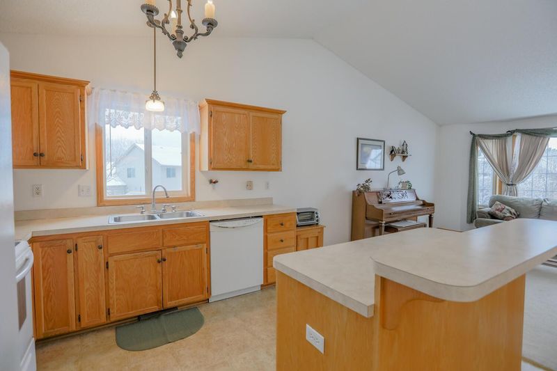 29541 Shoreview Cir, Lindstrom, MN 55045