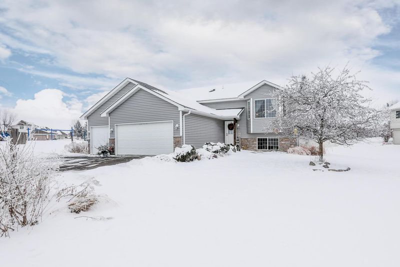 29541 Shoreview Cir, Lindstrom, MN 55045