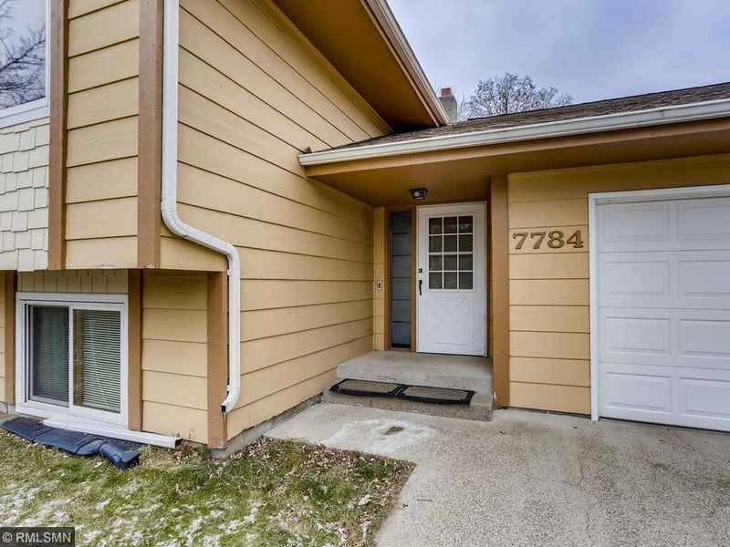 7784 Carole Dr, Lino Lakes, MN 55014