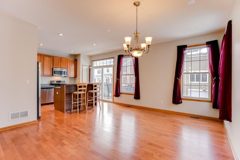 11190 Sandcastle Dr #E, Woodbury, MN 55129