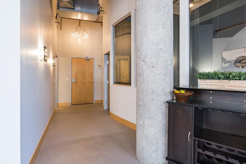 918 N 3rd St #101, Minneapolis, MN 55401