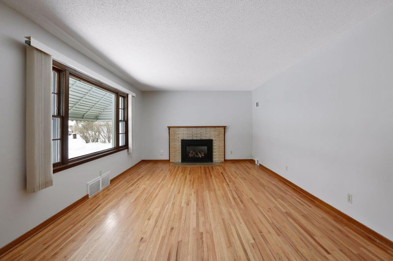 557 Simard St, Mendota Heights, MN 55118