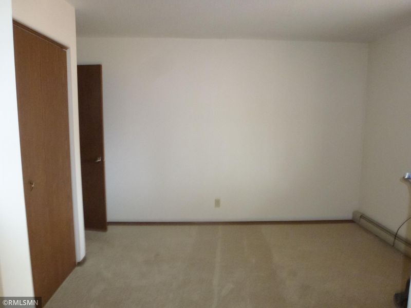 5607 Green Circle Dr #313, Minnetonka, MN 55343