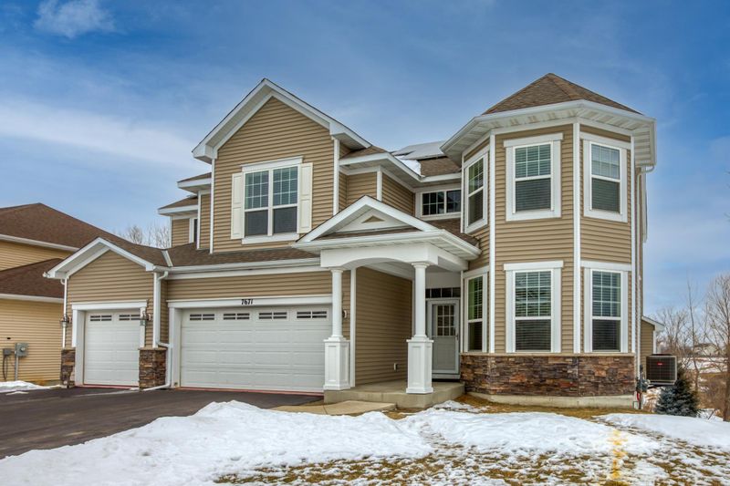7671 Oak Ridge Trl, Shakopee, MN 55379
