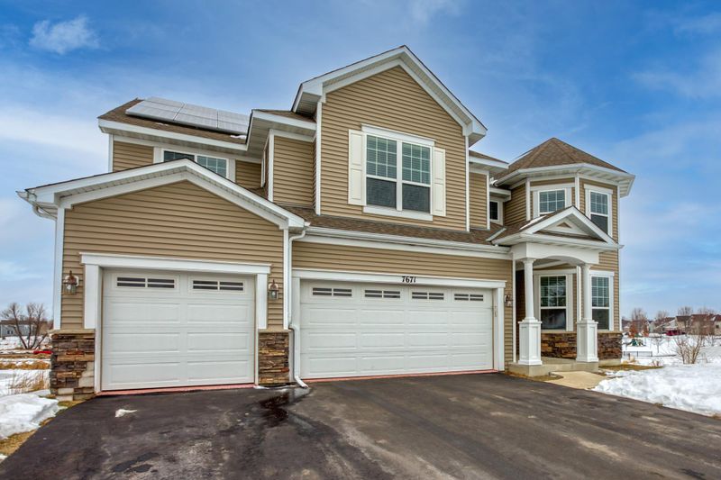 7671 Oak Ridge Trl, Shakopee, MN 55379