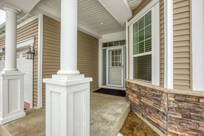 7671 Oak Ridge Trl, Shakopee, MN 55379