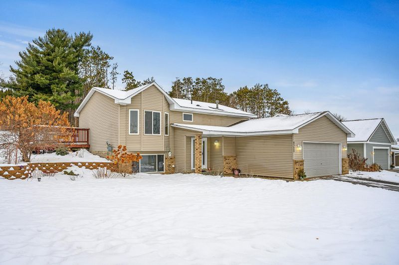 4322 Hadley Ave N, Oakdale, MN 55128