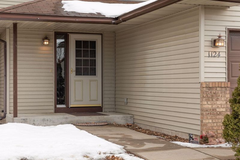 1124 County Road D E, Maplewood, MN 55109