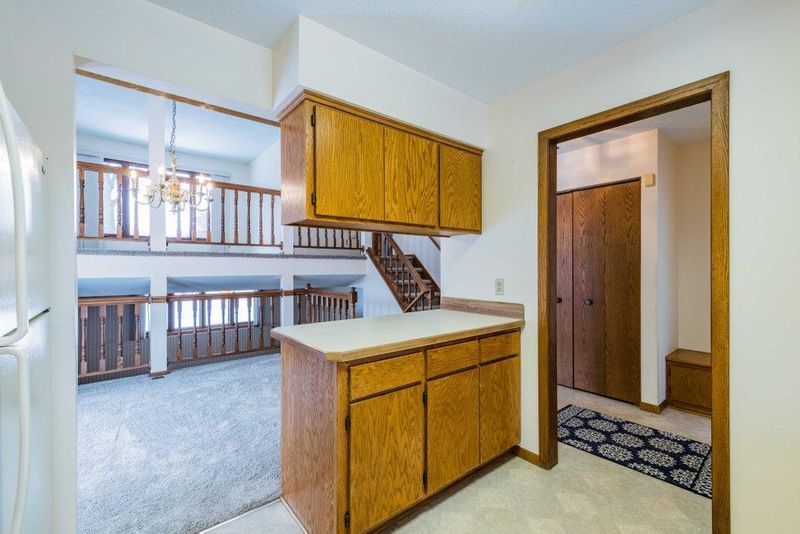 9183 Ranchview Ln N, Maple Grove, MN 55369