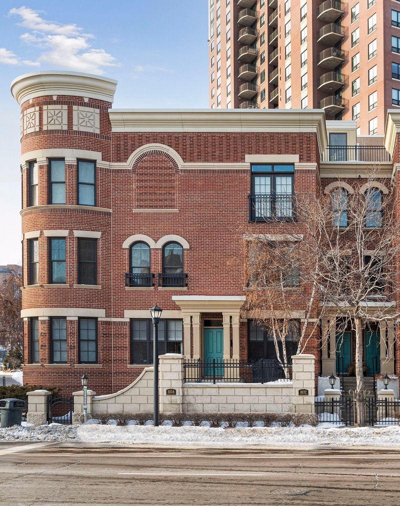 1032 Portland Ave, Minneapolis, MN 55404