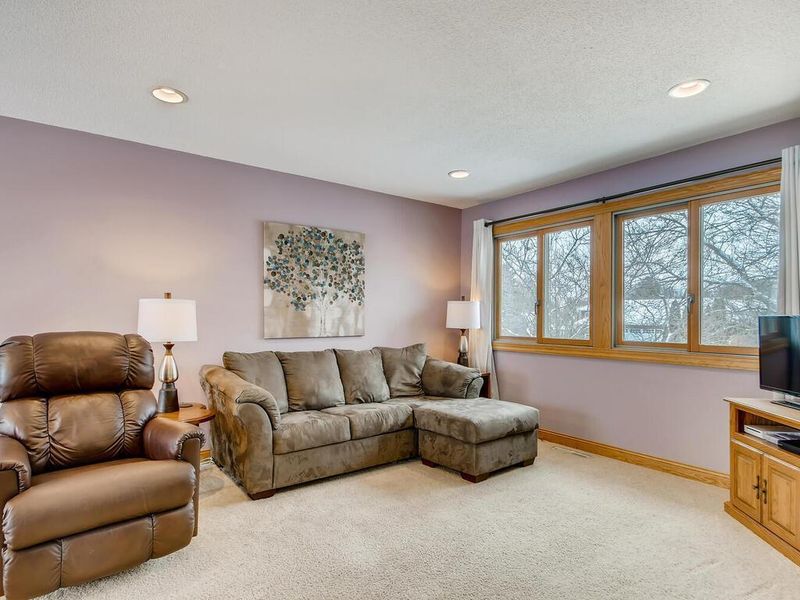 6548 22nd St N, Oakdale, MN 55128