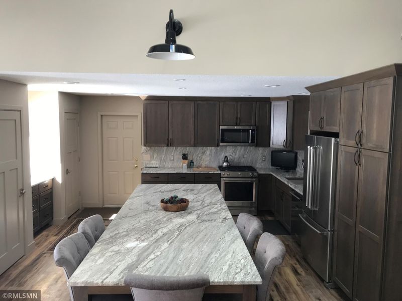 120 Bridgewater Dr, Vadnais Heights, MN 55127