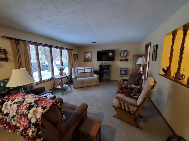 231 W Howard St, Edgerton, MN 56128
