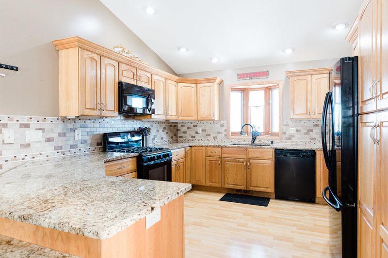 940 Frontage Rd, Dakota, MN 55925
