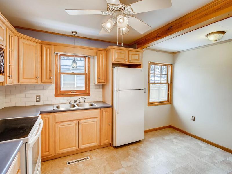 313 9th St W, Hastings, MN 55033