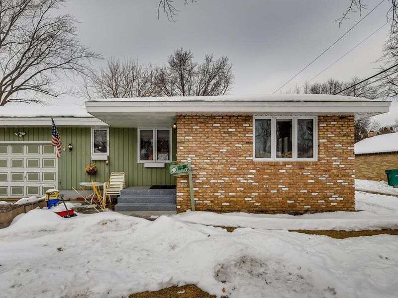 5462 43rd Ave N, Robbinsdale, MN 55422