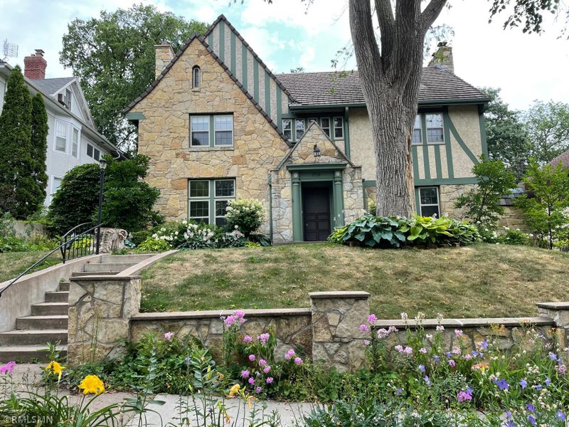 1729 Morgan Ave S, Minneapolis, MN 55405