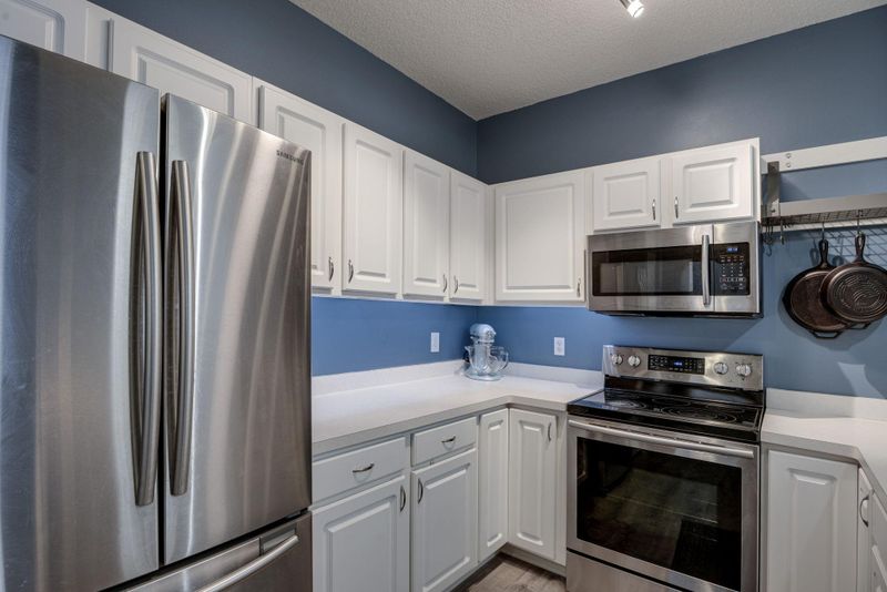 1046 Providence Dr, Shakopee, MN 55379