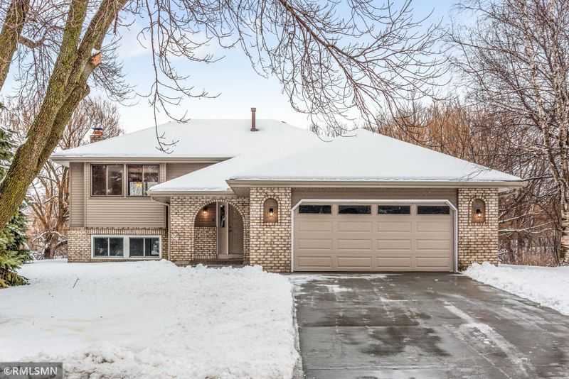 1979 Helena Ct, Oakdale, MN 55128