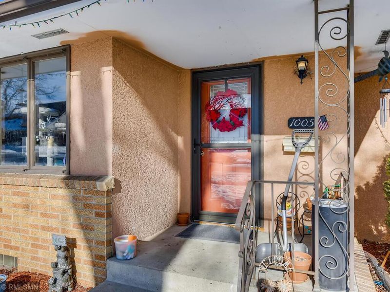 1005 Geranium Ave E, Saint Paul, MN 55106