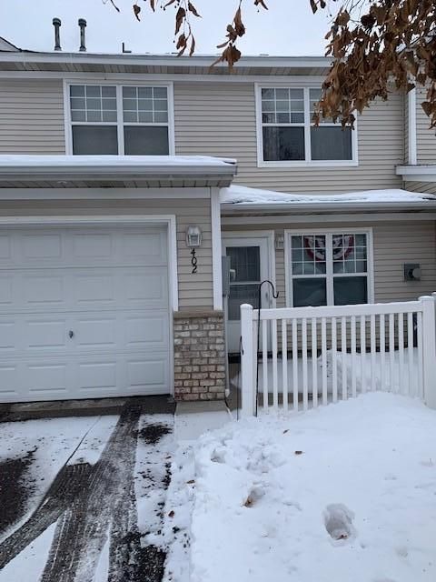 402 Hickory Ln N, Oakdale, MN 55128
