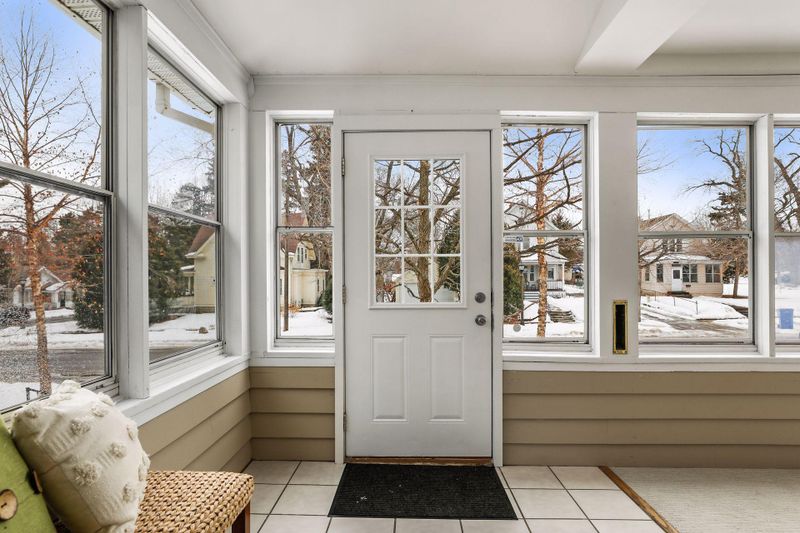 665 Bidwell St, Saint Paul, MN 55107