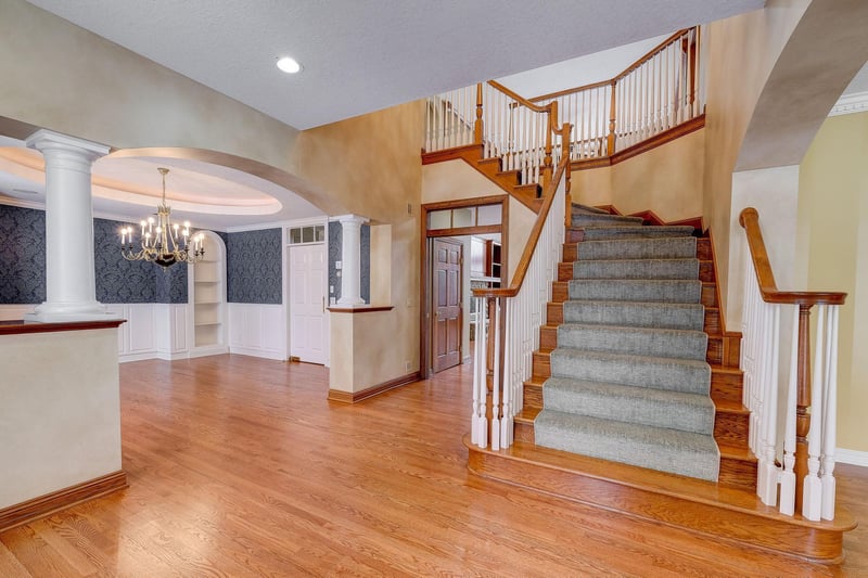 822 Bear Paw Trl, Eagan, MN 55123