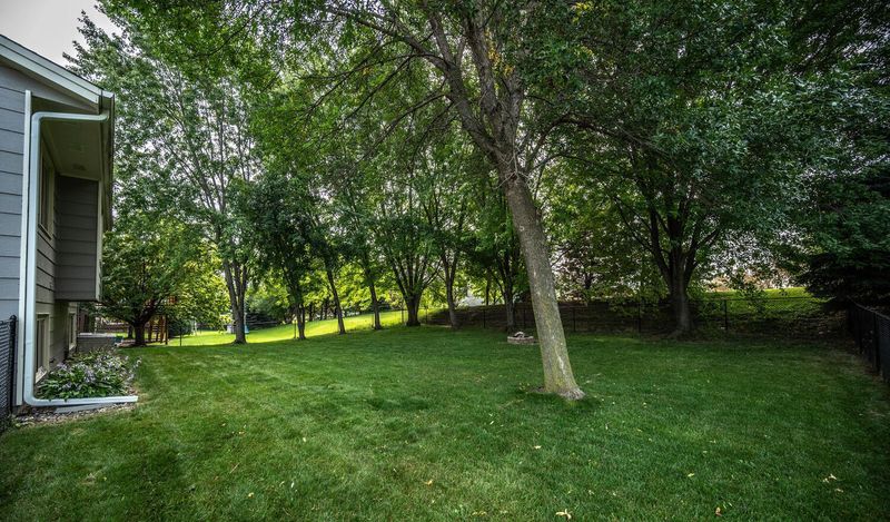 6123 W 140th St, Savage, MN 55378