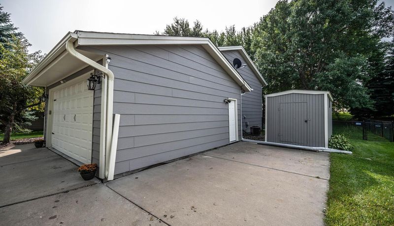 6123 W 140th St, Savage, MN 55378