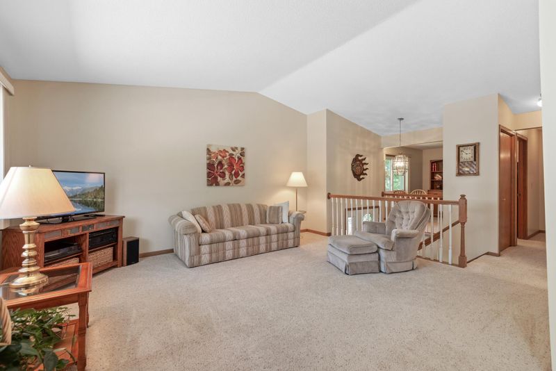 8404 W 97 1/2 St, Bloomington, MN 55438