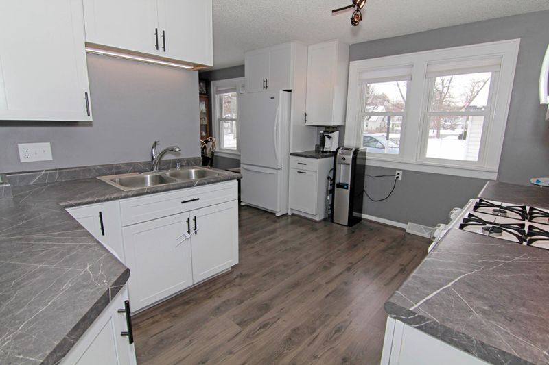 33 3rd Ave NE, Osseo, MN 55369