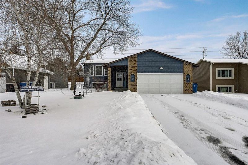 3852 Westbury Ln, Eagan, MN 55123