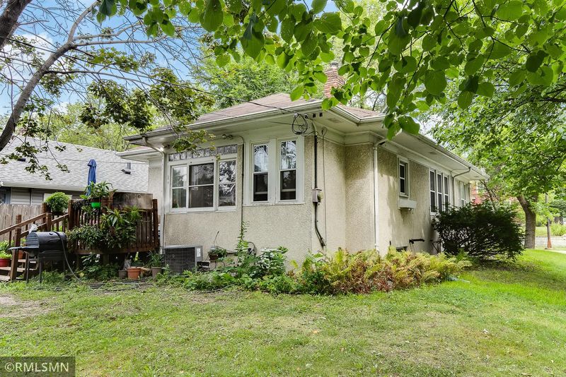 1286 Beech St, Saint Paul, MN 55106