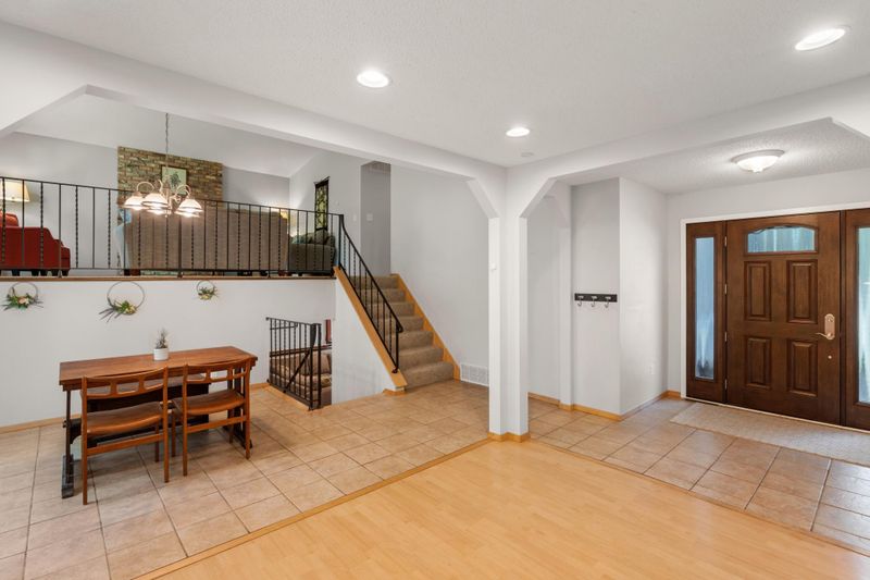 123 Chaparral Dr, Apple Valley, MN 55124