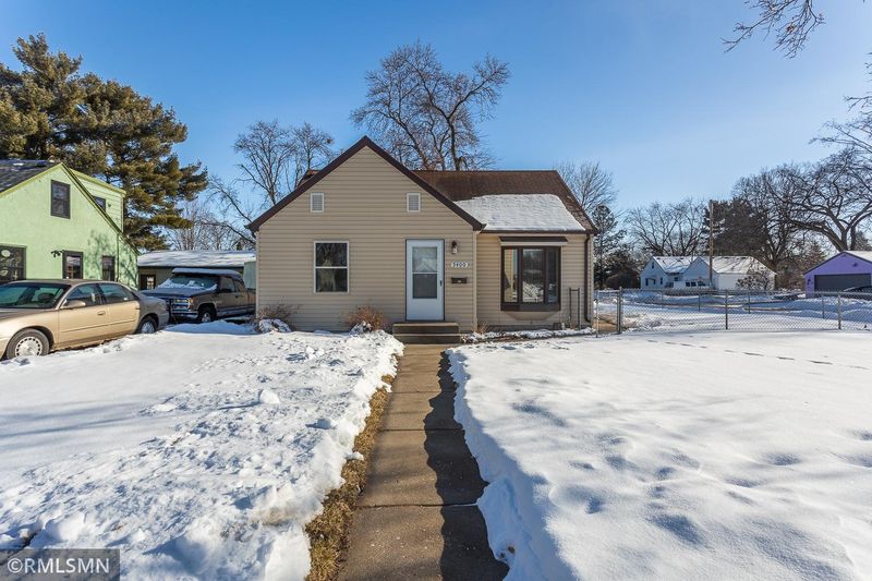 5400 Hampshire Ave N, Crystal, MN 55428