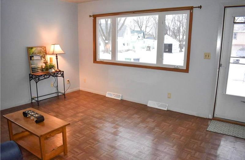 725 8th Ave, Worthington, MN 56187