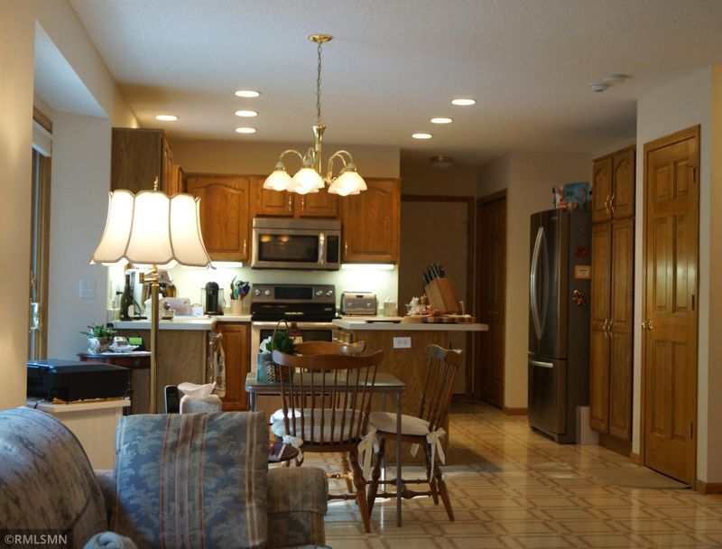 8736 Valley View Pl, Chanhassen, MN 55317