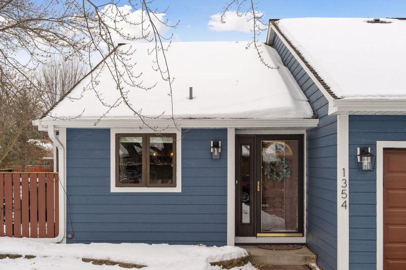 1354 Knoll Dr, Shoreview, MN 55126
