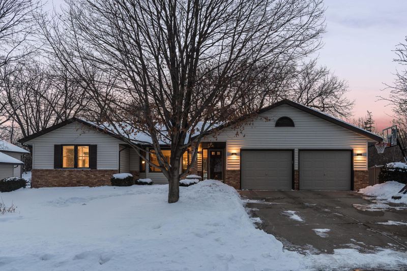 3661 Pinecrest Ct, Eagan, MN 55123