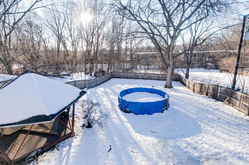 1239 Kennard St, Saint Paul, MN 55106