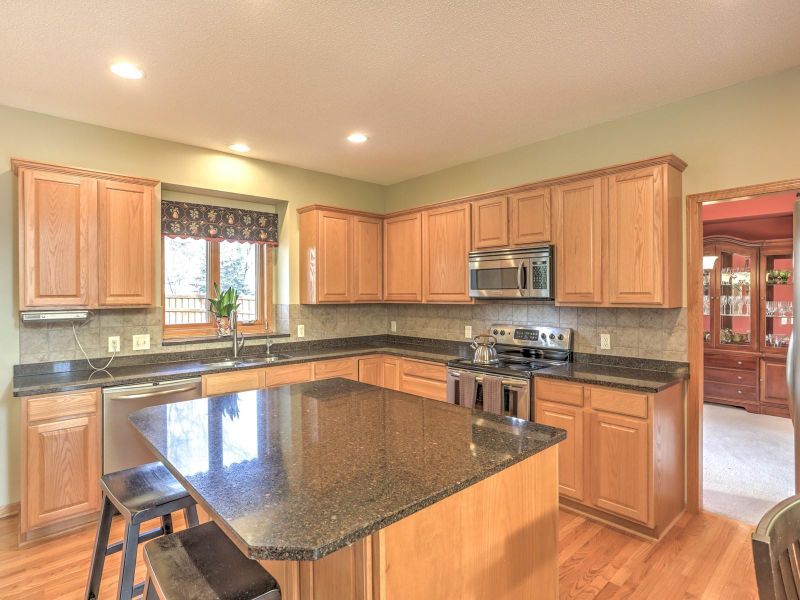 9004 Woodhill Dr, Savage, MN 55378