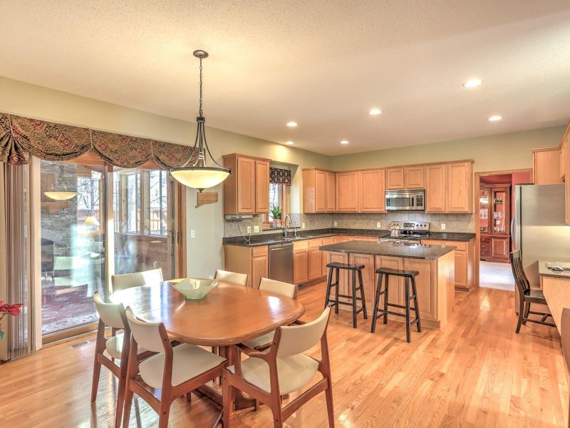 9004 Woodhill Dr, Savage, MN 55378